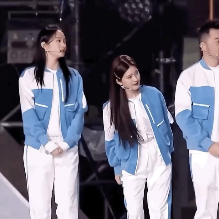 Netizen tranh cãi nảy lửa: Quan Hiểu Đồng hay Triệu Lộ Tư nổi bật hơn khi đứng chung khung hình Ảnh 2