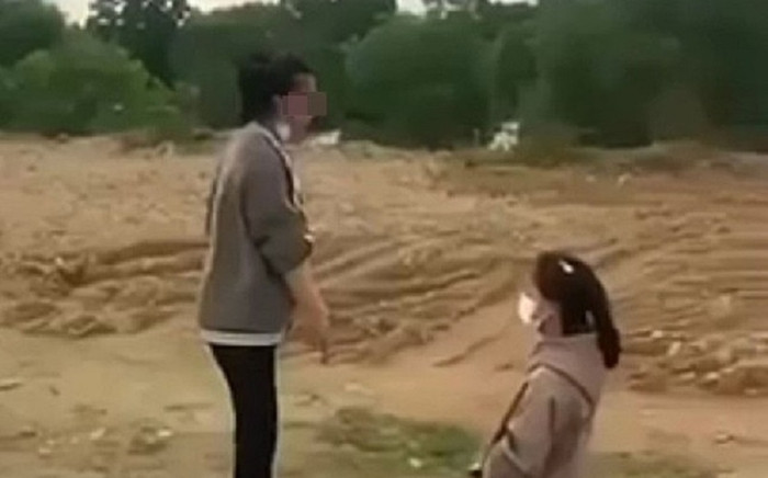 Nữ sinh lớp 9 bị bạn hành hung, làm nhục Ảnh 2