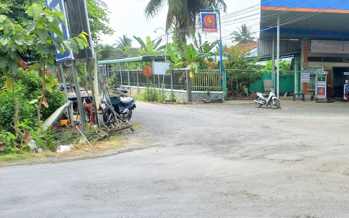 Gã đàn ông nổi máu côn đồ khi thấy bạn gái cũ ngồi uống nước với bạn trai mới Ảnh 2