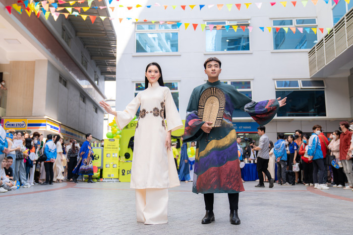 Trang phục áo dài đến từ NTK Nguyễn Việt Hùng