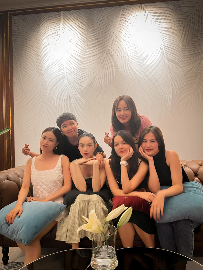 Khoảnh khắc Hoàng Thùy Linh hội ngộ cùng các thành viên của 'gia đình văn hóa'.