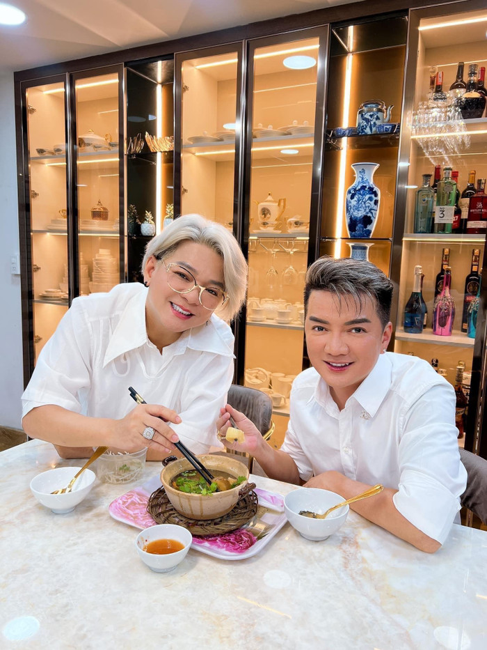 Đàm Vĩnh Hưng và Vũ Hà luôn có mặt trong cuộc sống thường ngày của đối phương