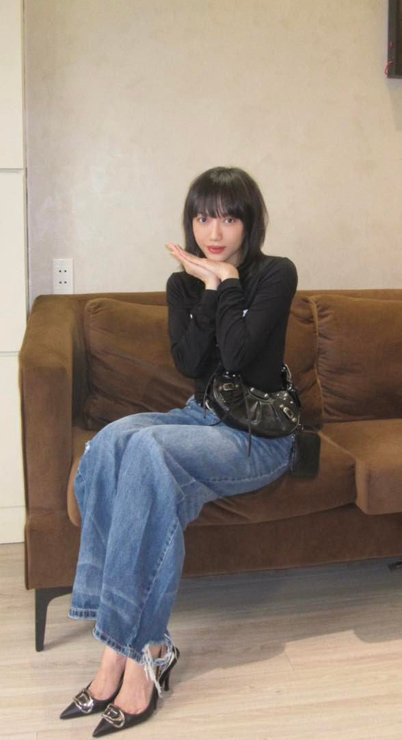 Diệu Nhi hiện tại đang sở hữu thân hình mảnh mai, dễ dàng mặc nhiều loại trang phục khác nhau