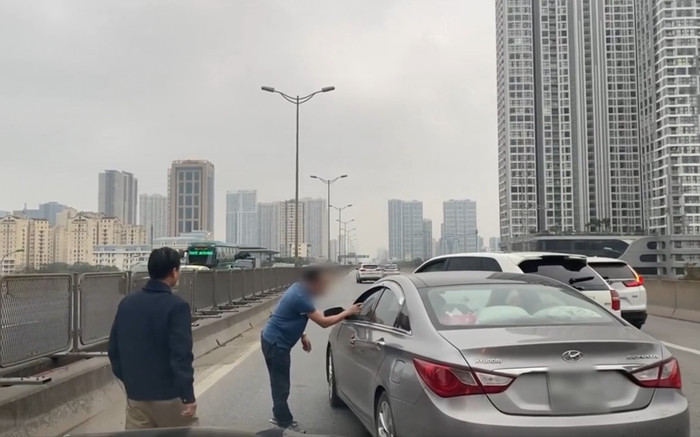 Phạt nặng tài xế Porsche chặn đầu và thực hiện hành động bẩn thỉu với tài xế xe khác Ảnh 2