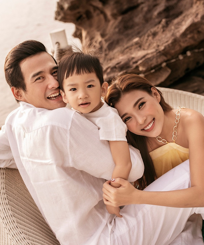 Tổ ấm viên mãn của Thúy Diễm - Lương Thế Thành.