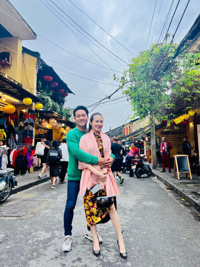 Kể từ khi tuyên bố giải nghệ để lui về hậu trường, Tuấn Hưng dành toàn bộ thời gian cho tổ ấm. 