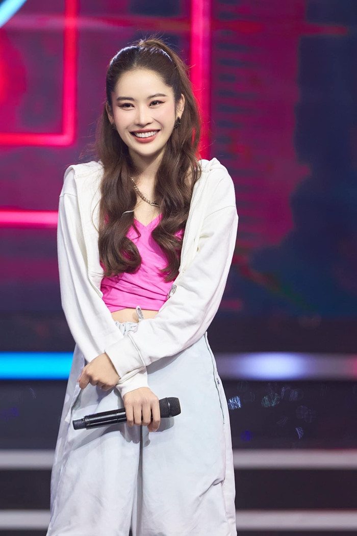 Sau khi thử sức ở nhiều sân chơi sắc đẹp, mới đây người đẹp Nam Anh bất ngờ thông báo có ý định debut tại sân chơi âm nhạc.