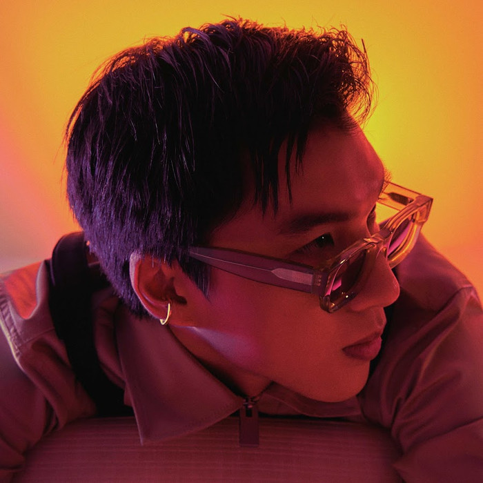 HIEUTHUHAI với visual điển trai.