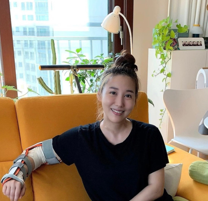 Nữ diễn viên kể, cô bị ung thư tuyến giáp, phải qua cuộc phẫu thuật và từng mang thai nhưng không giữ được.&nbsp;