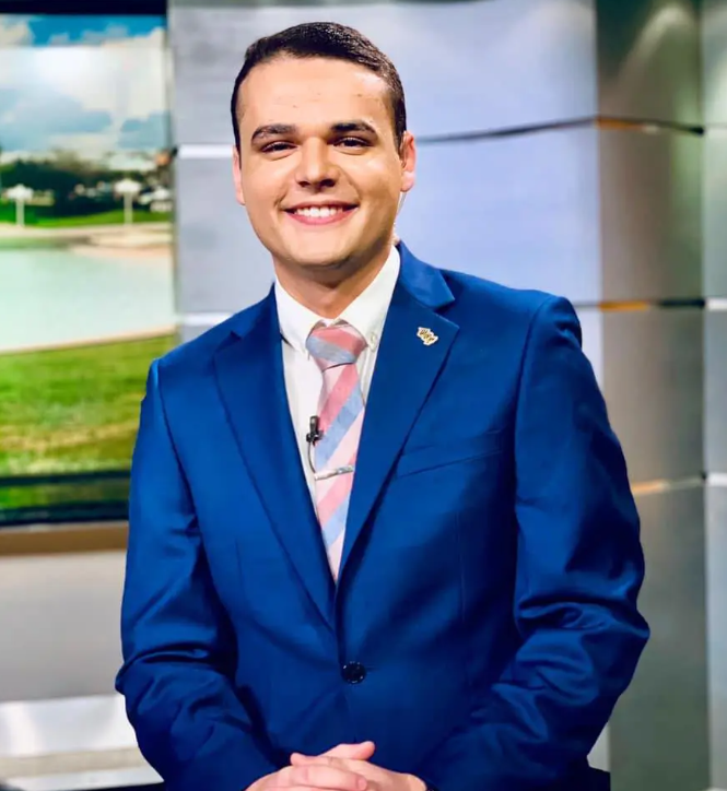 Nam phóng viên Dylan Lyons, 24 tuổi, đang làm việc cho kênh Spectrum News 13, có trụ sở tại California bị bắn tử vong khi đang tác nghiệp tại hiện trường vụ xả súng