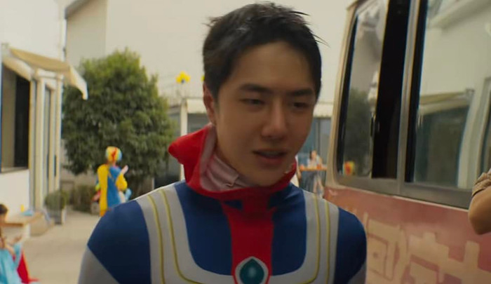 Vương Nhất Bác vào vai siêu anh hùng trong trailer phim mới: Ngầu thật đấy nhưng có gì đó sai sai Ảnh 2