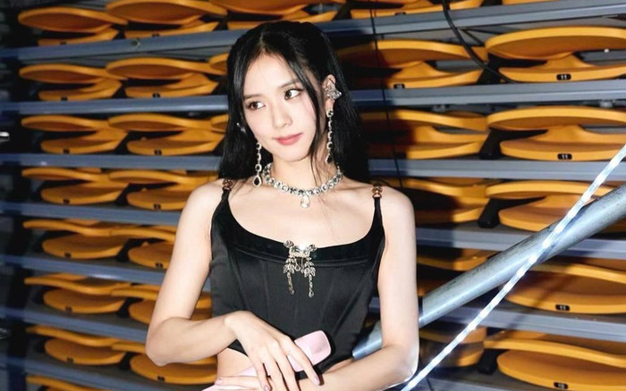 Chỉ bằng một bức ảnh, Jisoo (BLACKPINK) khiến anti-fan phải câm nín vì dám chê 'nhạt' nhất nhóm Ảnh 2