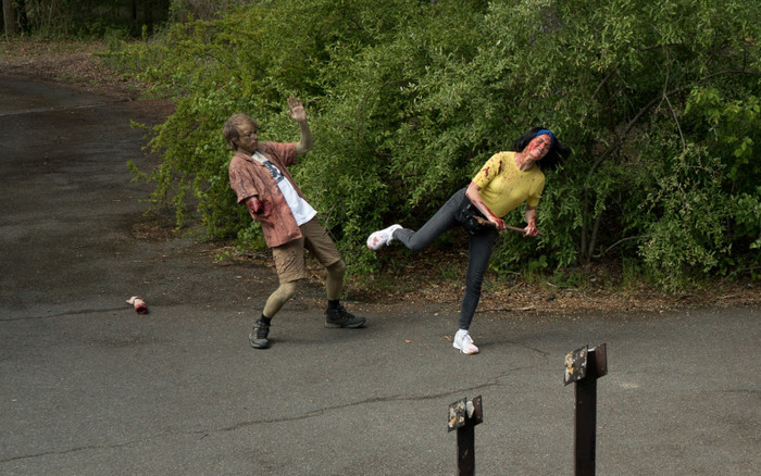 Cú Máy Chết Cười: Tác phẩm làm lại từ 'bom tấn' Quay Trối Chết 2019, khai thác góc khuất ngành làm phim Ảnh 4