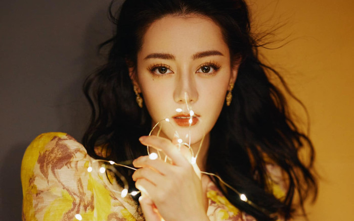 Giữa tin đồn mang bầu, Địch Lệ Nhiệt Ba lần đầu lộ diện ở chốn đông người Ảnh 2