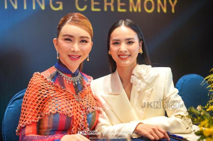 'Học đòi' pose dáng Lotus Walk, thần thái đương kim Miss Universe có hơn Ngọc Châu? Ảnh 1