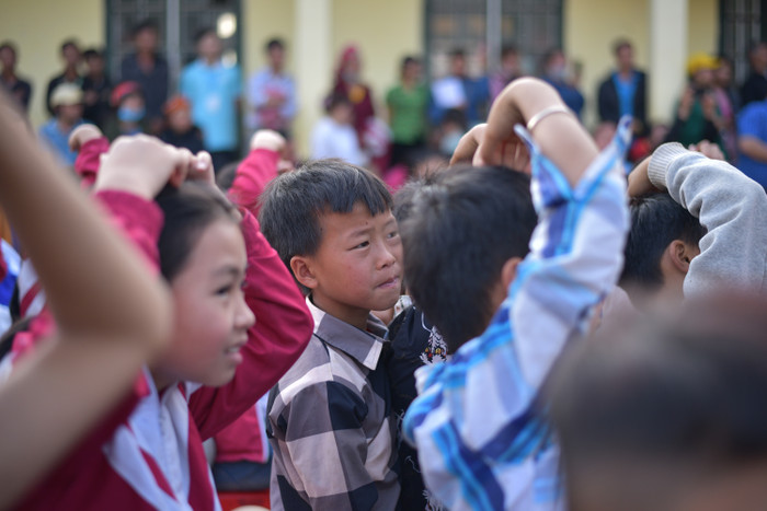 Những phần quà của đoàn thiện nguyện chính là động lực lớn cho các bạn học trò vùng cao thêm nỗ lực và cố gắng trong cuộc sống lẫn học tập