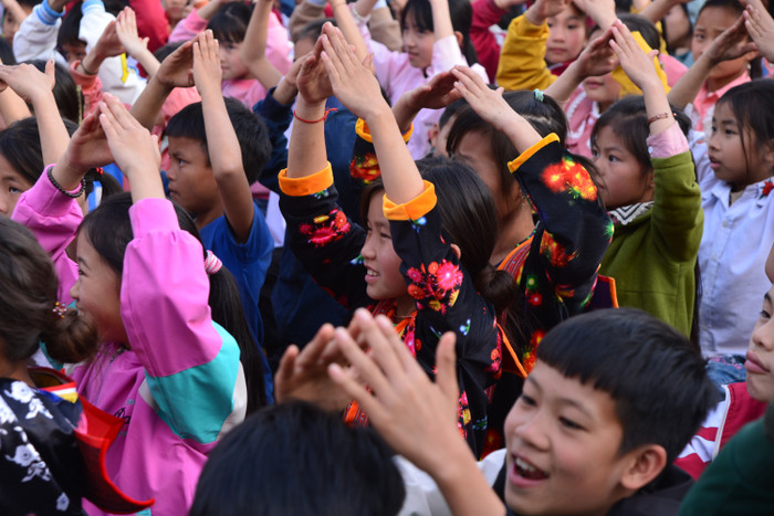 Những bạn nhỏ vùng cao cuộc sống còn thiếu thốn trăm bề, do đó, việc học của các em cũng còn nhiều khó khăn