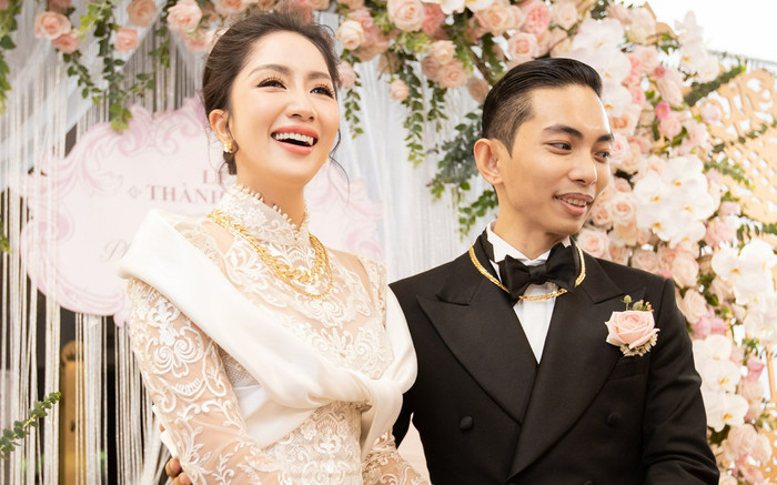 Khánh Thi - Phan Hiển nắm chặt tay khiêu vũ tại nơi đặc biệt của Anh Tú và Diệu Nhi Ảnh 2