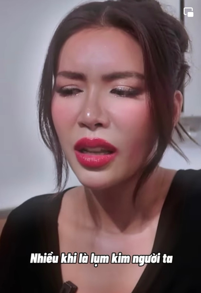 Minh Tú khẳng định: 'Tình yêu phải thất tình, đau khổ'.