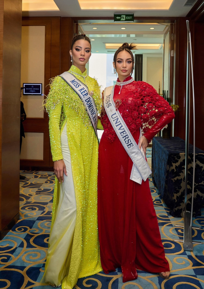 Khi dàn hậu quốc tế diện áo dài Việt Nam: Ấn tượng nhất là Miss Universe 2022 Ảnh 1