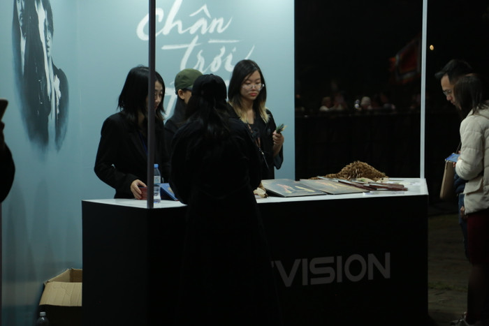 Đêm diễn cuối live-concert Hà Anh Tuấn: Khán giả bị thương vượt hơn trăm cây số đến gặp thần tượng Ảnh 6