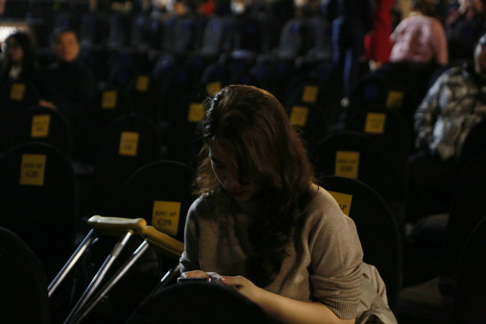 Khán giả bị thương vượt hơn trăm km đến gặp thần tượng.