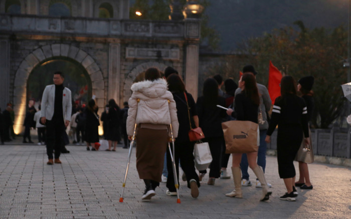 Đêm diễn cuối live-concert Hà Anh Tuấn: Khán giả bị thương vượt hơn trăm cây số đến gặp thần tượng Ảnh 2