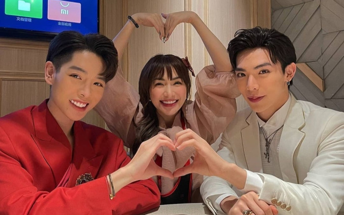 Gia đình Hoa dâm bụt hội ngộ lúc nửa đêm, chỉ vài giây nhưng khiến dân mạng rần rần! Ảnh 2