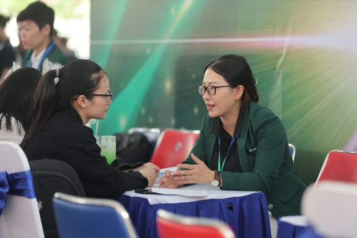 Nhu cầu nhân lực ngày càng khắt khe, đòi hỏi sinh viên phải có đầy đủ các kỹ năng chuyên môn lẫn kỹ năng mềm