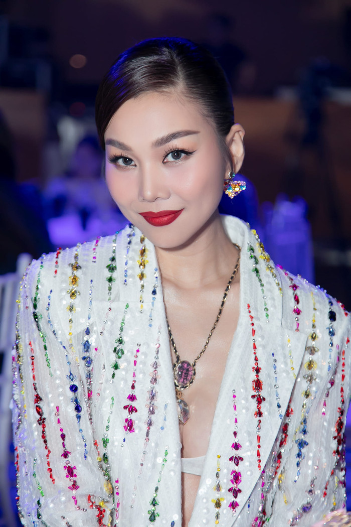 Người đẹp công khai 'theo đuổi' Hà Anh Tuấn chính là siêu mẫu Thanh Hằng