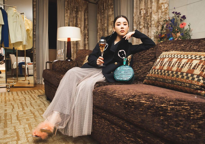 Xung quanh Abby Choi đều là các món thời trang đắt đỏ nhất của giới thượng lưu. Tuy nhiên, cuộc sống xa hoa này của cố người mẫu lại vô tình khiến cô lâm bị kịch đến mức phải bỏ mạng một cách man rợ nhất. 