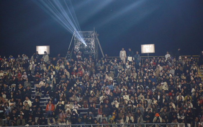 'Biển người' chật như nêm trong đêm thứ hai live-concert của Hà Anh Tuấn Ảnh 2