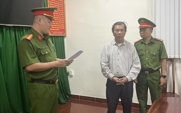 Luật sư Trần Văn Sỹ bị bắt do liên quan đến đơn tố cáo của bà Phương Hằng Ảnh 2