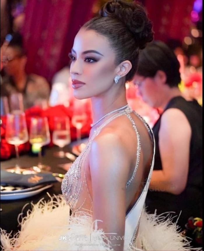 Diện đồ của NTK Việt, mỹ nhân Miss Universe 'chiếm trọn spotlight': Thần thái, khí chất ngút ngàn Ảnh 4