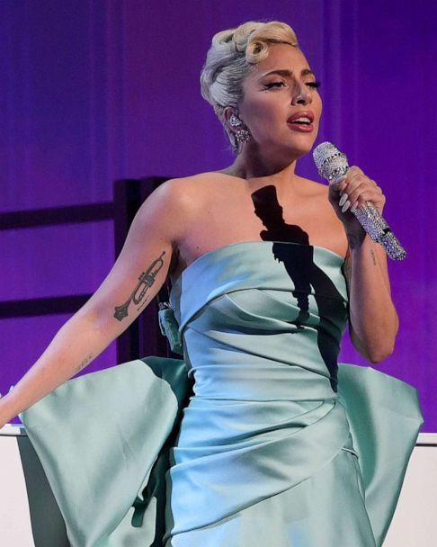 Lady Gaga bị yêu cầu bồi thường 1,5 triệu đô.