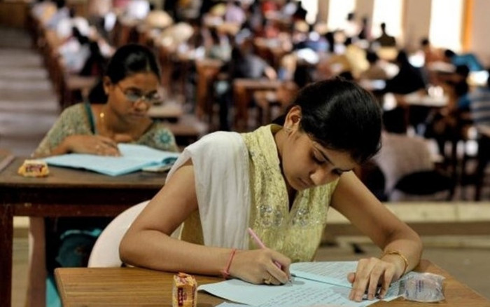 Nam sinh 17 tuổi bất tỉnh vì lo lắng do phải ở trong phòng thi với 500 nữ sinh khác Ảnh 2