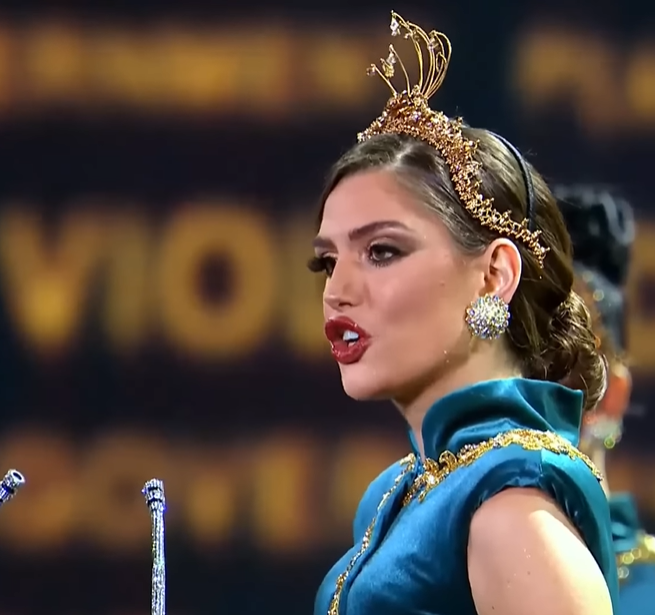 Khán giả chưa thể quên được góc quay 'thần thánh' của cameraman Miss Grand khiến cho các người đẹp bị lộ làn da đầy khuyết điểm.