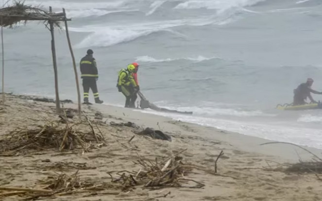 Hàng chục thi thể trôi dạt vào bờ biển khu nghỉ mát nổi tiếng Ảnh 2