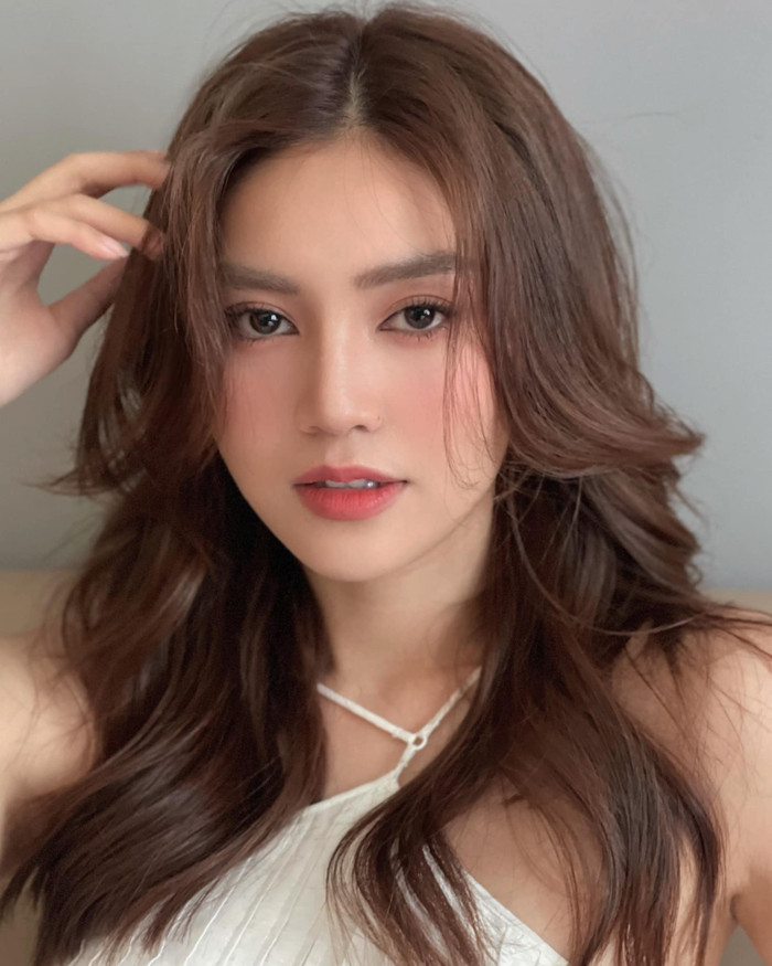 Ninh Dương Lan Ngọc sở hữu gương mặt thon gọn và ngũ quan hài hòa khiến netizen không nén nổi xuýt xoa.