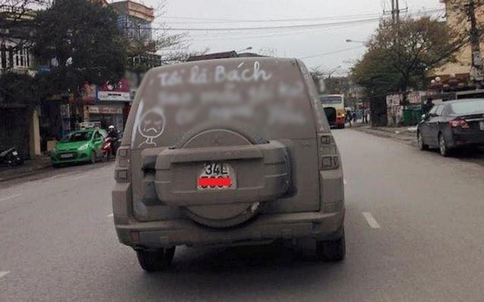 Thanh niên viết dòng than thở tình trạng 'ế thâm niên' lên ô tô, dân mạng vừa nhìn lập tức tìm ra lý do Ảnh 2