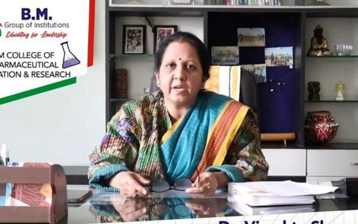 Thi rớt, sinh viên chặn đường làm điều kinh hoàng với nữ hiệu trưởng Ảnh 2