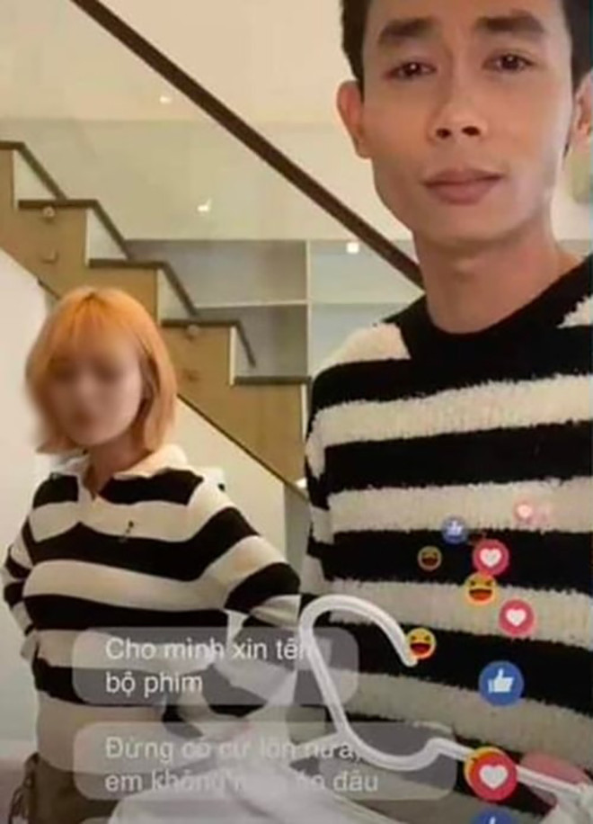 Khoảnh khắc diễn viên Hồng Thanh diện áo đôi với một cô gái lạ khiến netizen xôn xao.