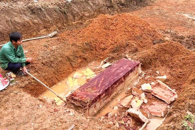 Sau khi đào móng để xây nhà, người dân phát hiện một cỗ quan tài 