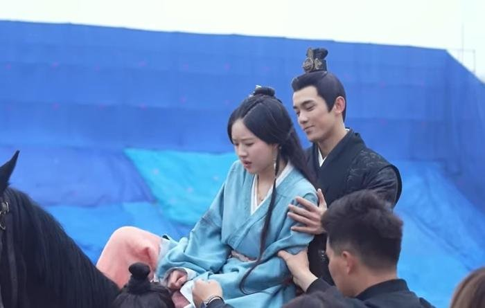 Thực tế, Triệu Lộ Tư nghĩ con ngựa bị điên nên lo lắng, sợ hãi chứ không hề mắng chửi Ngô Lỗi.&nbsp;