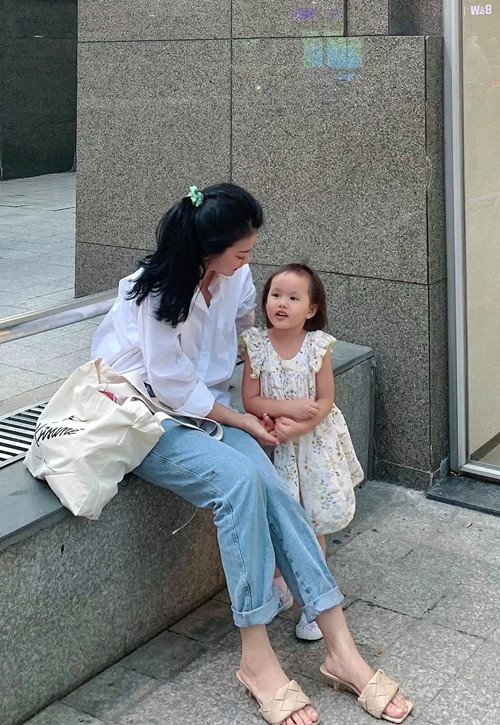 Còn nhỏ tuổi nhưng con gái Phan Như Thảo rất thông minh và hoạt ngôn.