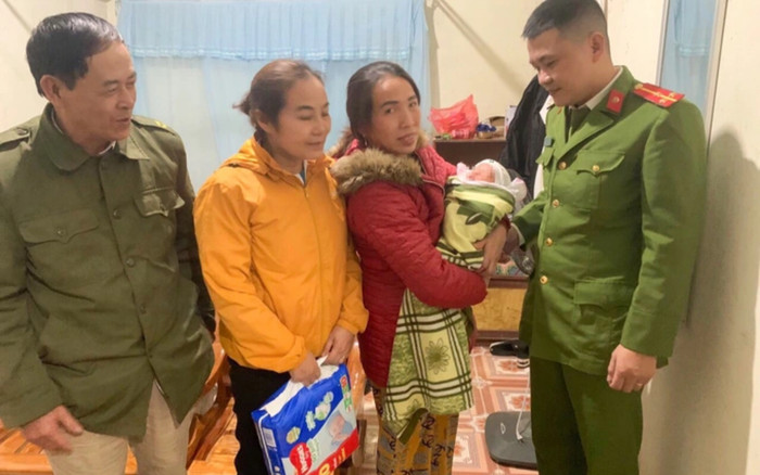 Phát hiện bé sơ sinh bị bỏ rơi trong đêm, những lời trong lá thư để lại khiến ai nấy xót xa Ảnh 2