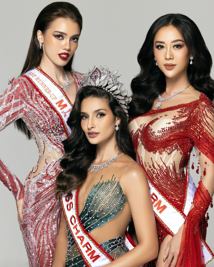 Cả 3 mỹ nhân đều xinh đẹp, rạng rỡ trong bộ ảnh đăng quang. Họ được cho là rất xứng đáng được góp mặt trong Top 3 khi sở hữu nhan sắc, học vấn và khả năng 'nuốt mic' đáng nể. Bức ảnh đăng quang được nhận xét là đã giành trọn spotlight cho Tân Hoa hậu Luma Russo bởi các Á hậu không có tiara.