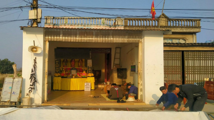 Vừa phá cửa, người thân kinh hãi với tư thế lạ của cặp vợ chồng đã tử vong trong căn nhà khóa trái Ảnh 1