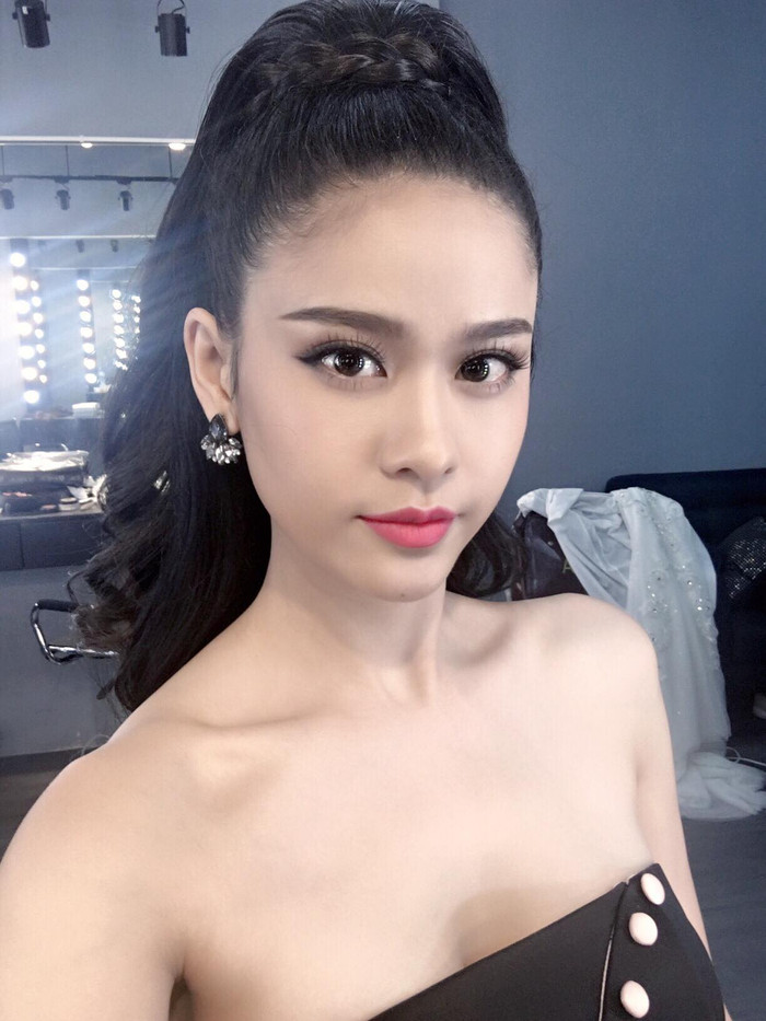 Sự việc trên được Trương Quỳnh Anh chia sẻ đã nhanh chóng thu hút sự quan tâm của công chúng khiến ai nấy cũng phải thót tim. 