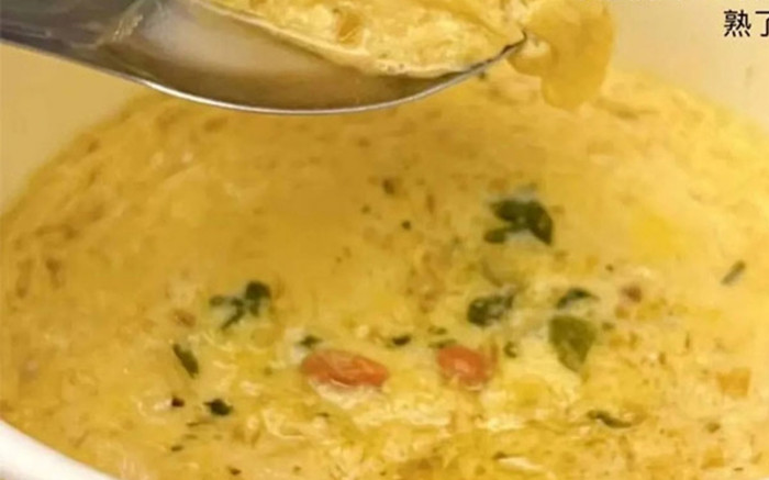 Học nấu món mỳ ăn liền kèm trứng trên mạng, người phụ nữ gây cháy nhà Ảnh 2